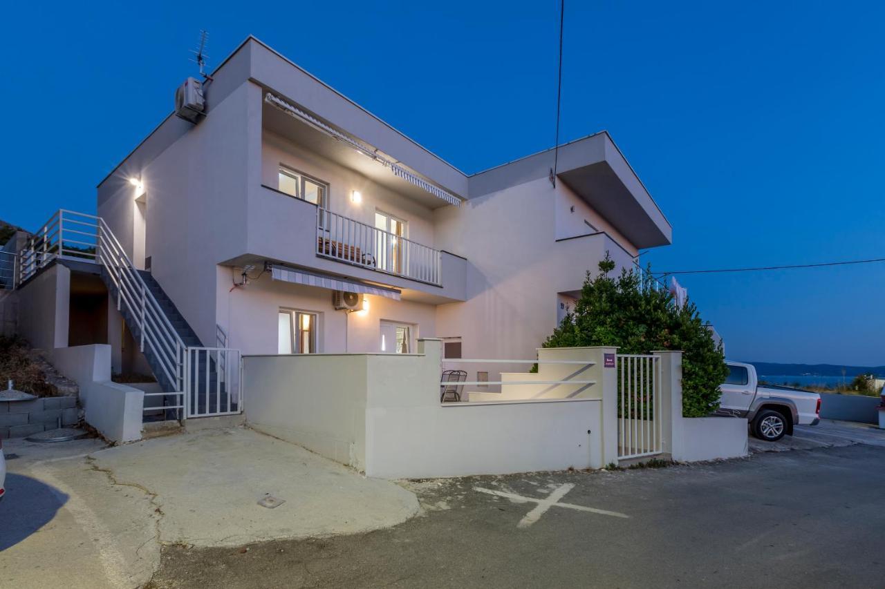 Апартаменти House With Private Pool Magdalena Подстрана Екстер'єр фото