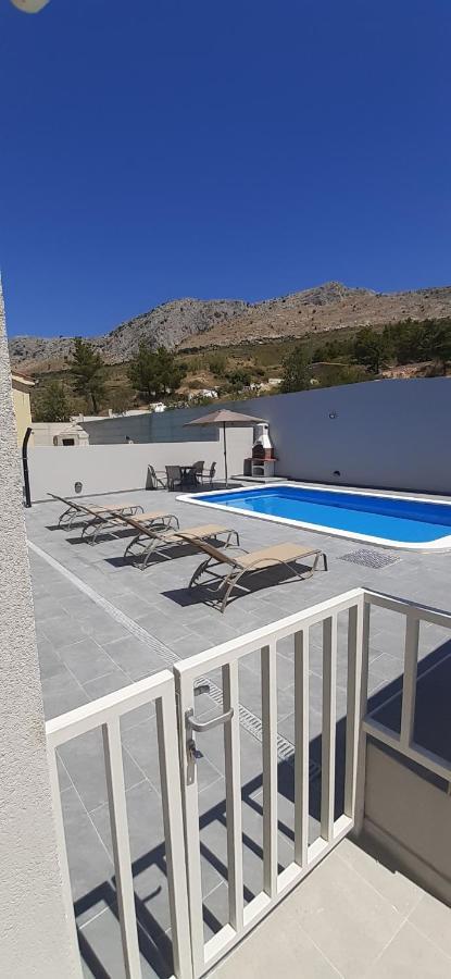 Апартаменти House With Private Pool Magdalena Подстрана Екстер'єр фото