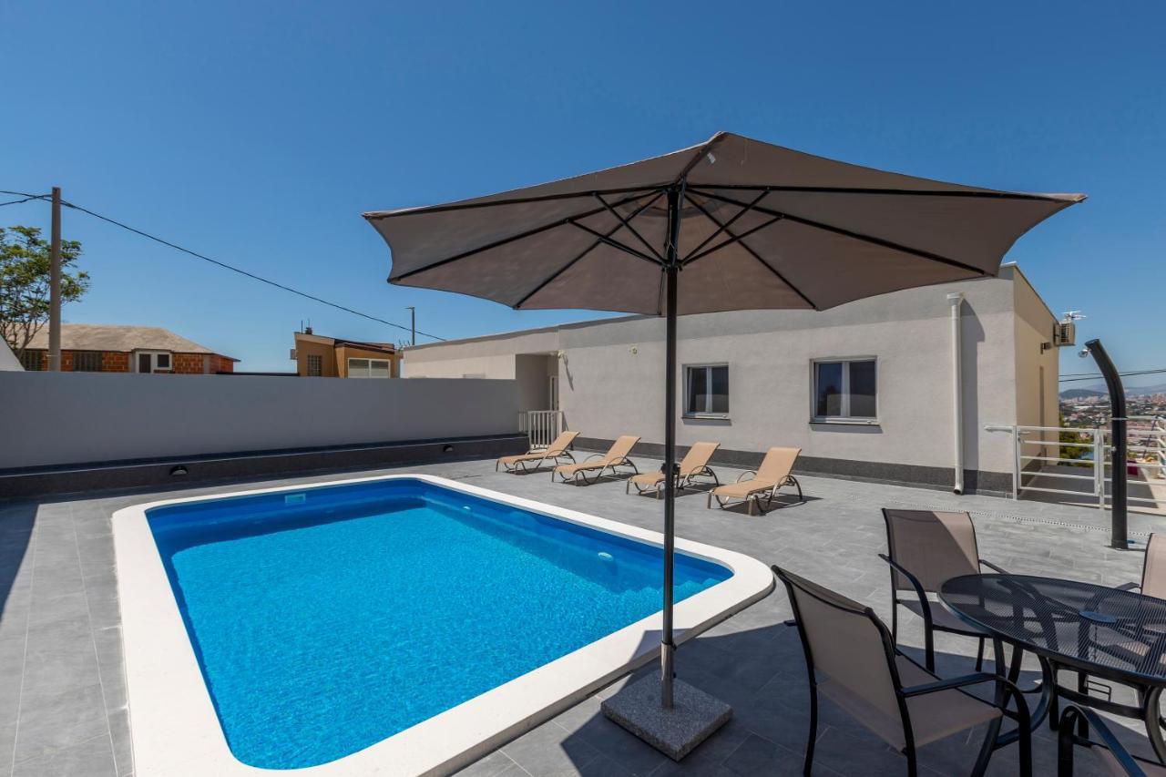 Апартаменти House With Private Pool Magdalena Подстрана Екстер'єр фото
